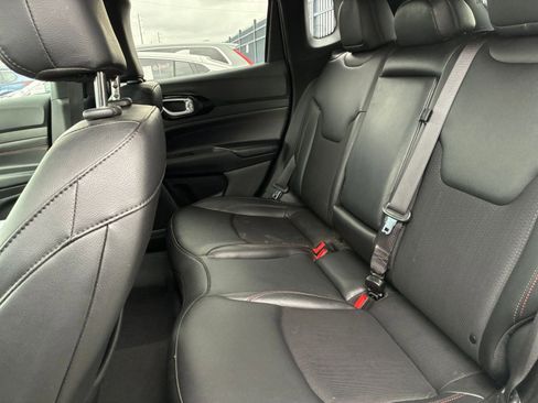 Used 2025 Jeep Compass Trailhawk AWD/4WD image 32