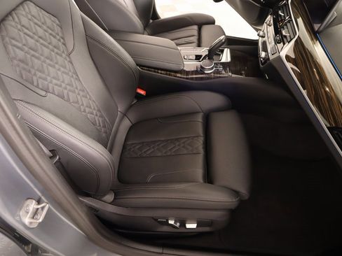 Used 2023 BMW 530e w/ Premium Package image 15