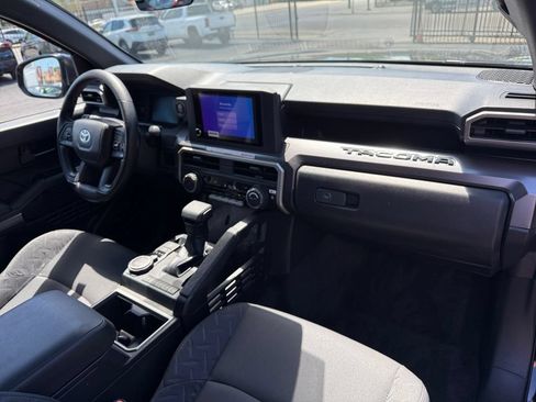 Certified 2025 Toyota Tacoma SR5 AWD/4WD image 17