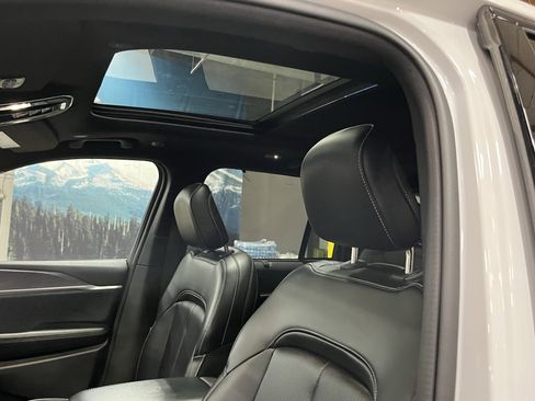 Certified 2024 Jeep Grand Cherokee Limited w/ Luxury Tech Group II AWD/4WD image 21