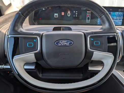 Certified 2025 Ford Expedition Platinum AWD/4WD image 32