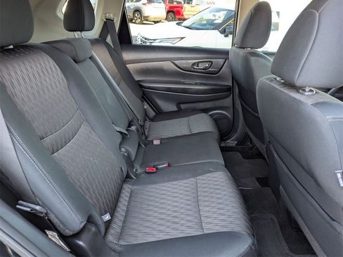 Used 2018 Nissan Rogue SV image 17