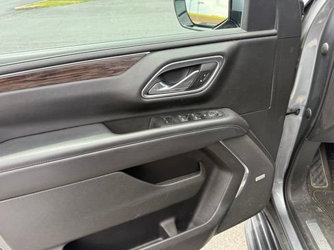 Used 2021 Chevrolet Suburban LT AWD/4WD image 19