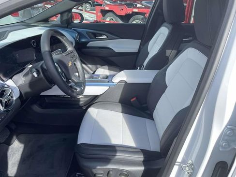 Used 2025 Chevrolet Equinox EV LT image 14