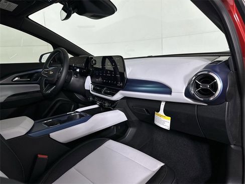 New 2026 Chevrolet Equinox EV LT image 29