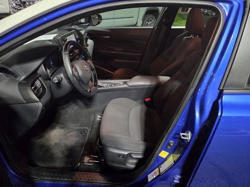 Used 2018 Toyota C-HR XLE FWD image 11