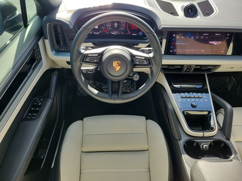 Used 2025 Porsche Cayenne Coupe AWD/4WD image 14