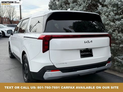 Used 2025 Kia Carnival image 6