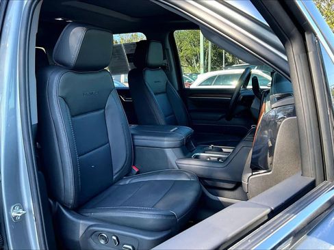 Used 2025 GMC Sierra 2500 Denali w/ Denali Reserve Package image 9