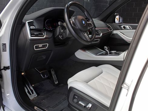 Used 2023 BMW X5 xDrive40i w/ M Sport Package AWD/4WD image 33