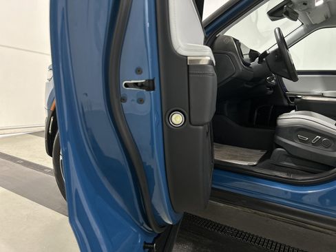 Used 2023 Rivian R1T Adventure image 30