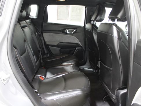 Used 2024 Jeep Compass Latitude image 30