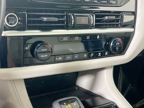 Used 2023 Nissan Pathfinder SL w/ SL Premium Package image 16