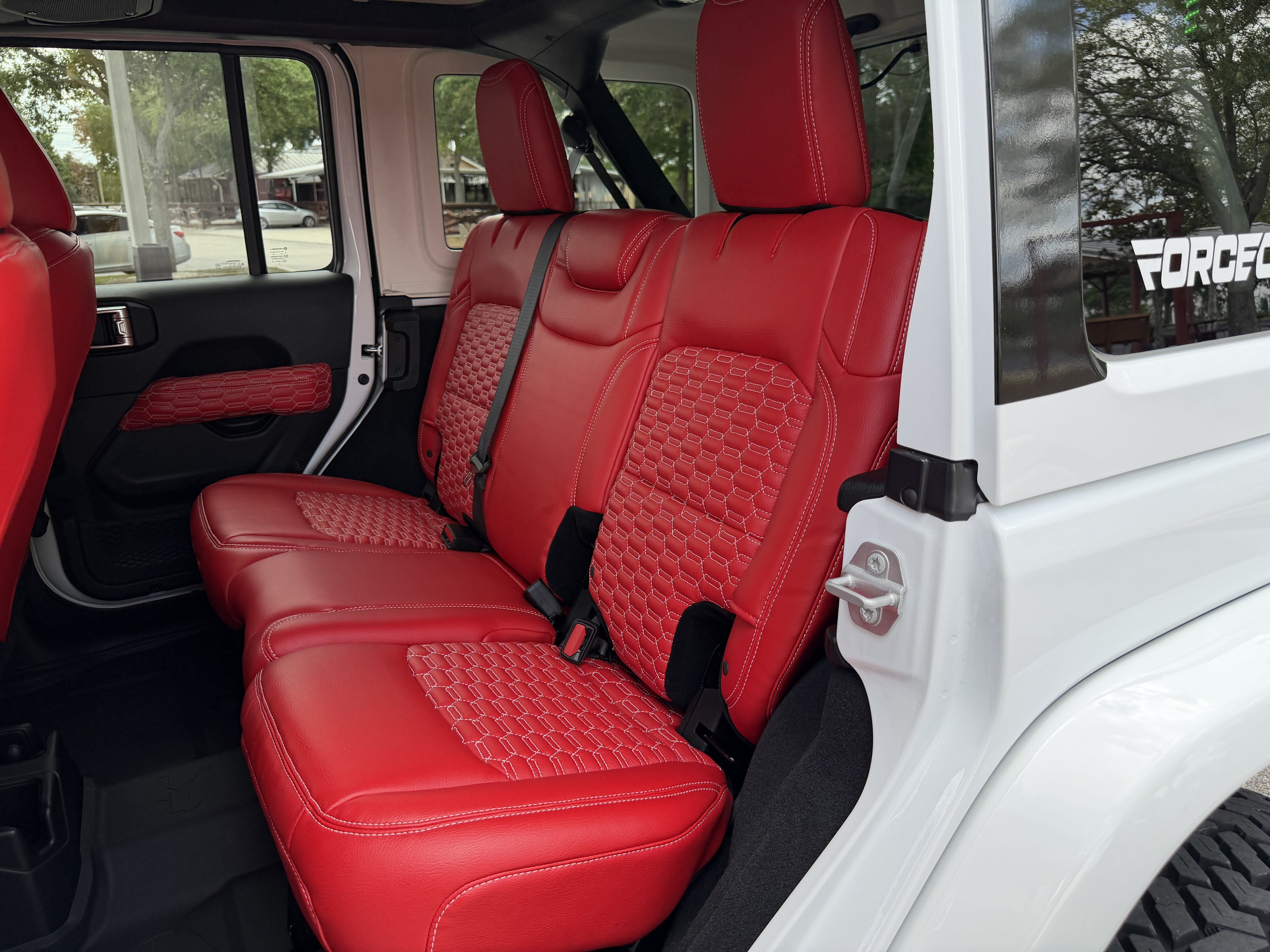 Used 2025 Jeep Wrangler Unlimited Sahara AWD/4WD image 29