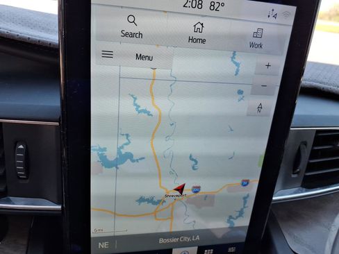 Used 2020 Ford Explorer Platinum w/ Premium Technology Package image 5