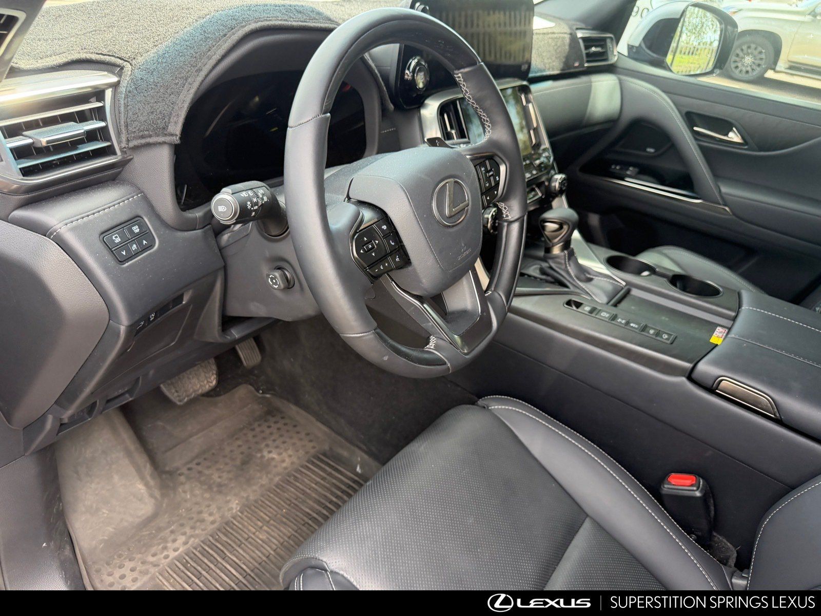 Used 2024 Lexus LX 600 4WD w/ Luxury Package image 7