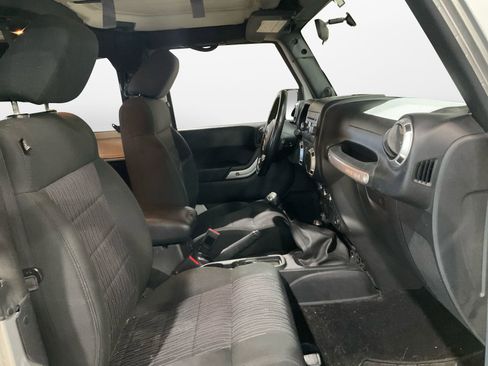 Used 2011 Jeep Wrangler Sahara image 15