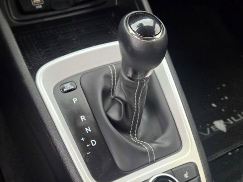 Certified 2024 Hyundai Venue Limited image 37