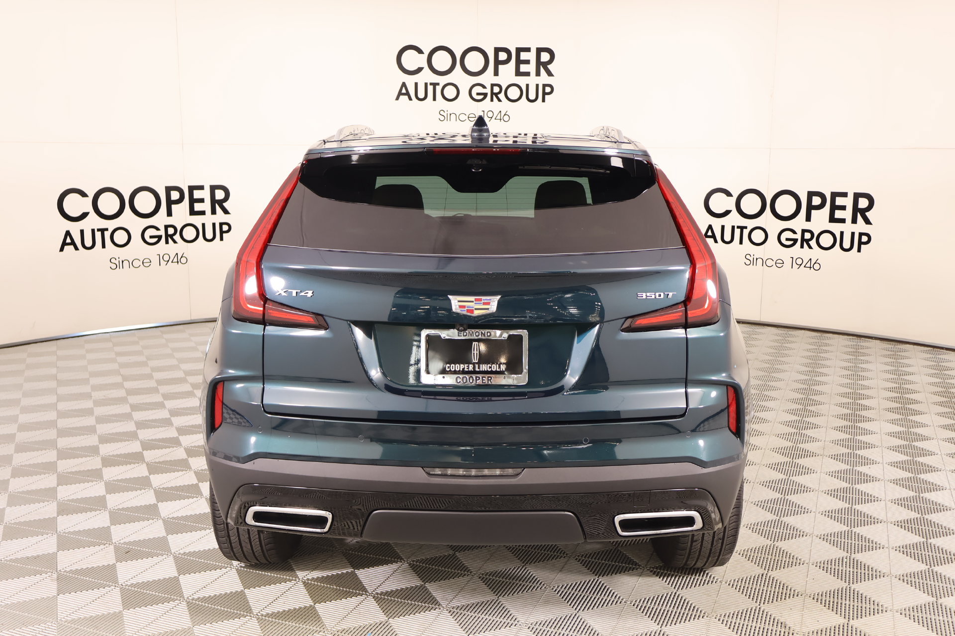 Used 2024 Cadillac XT4 Premium Luxury w/ Active Safety Package FWD image 23
