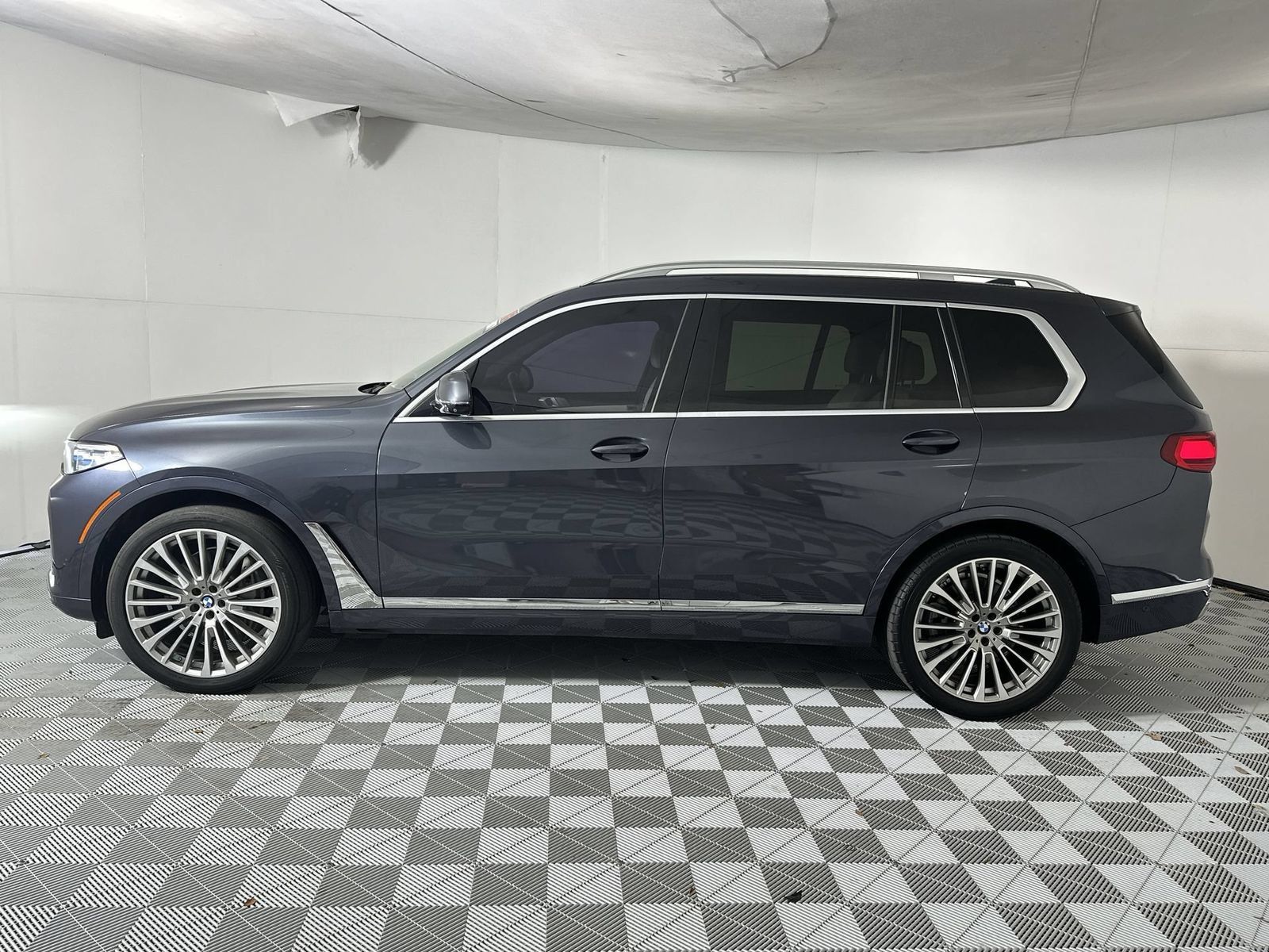 Used 2019 BMW X7 xDrive50i w/ Executive Package AWD/4WD image 5