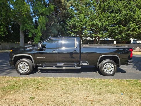 Used 2020 Chevrolet Silverado 3500 High Country w/ Z71 Off-Road Package image 3