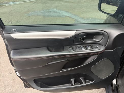 Used 2018 Dodge Grand Caravan GT FWD image 13