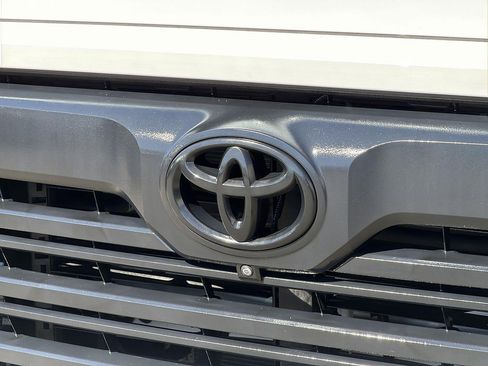 Used 2024 Toyota Tundra Limited AWD/4WD image 31
