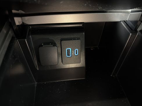 Used 2022 Ford Explorer XLT w/ Equipment Group 202A image 27