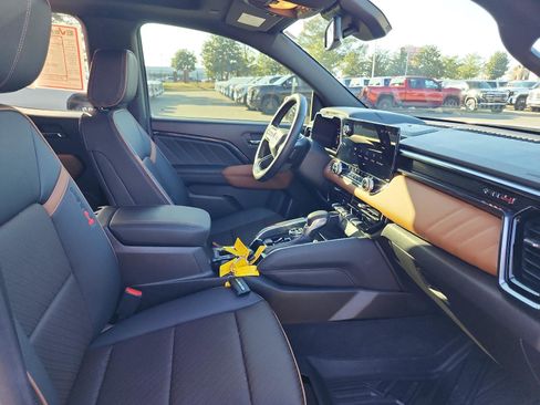 Certified 2025 GMC Canyon AT4 w/ Technology Plus Package image 7