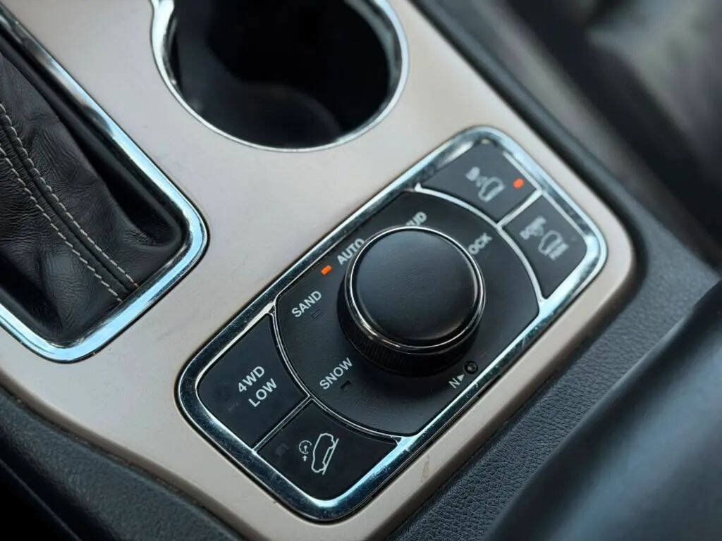 Used 2017 Jeep Grand Cherokee Overland AWD/4WD image 17