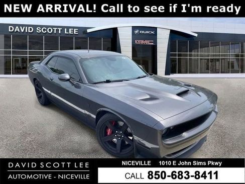 Used 2018 Dodge Challenger SRT Hellcat RWD image 1