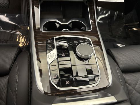 New 2026 BMW X7 xDrive40i w/ Premium Package image 23