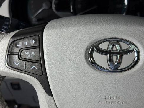 Used 2014 Toyota Sienna XLE FWD image 28