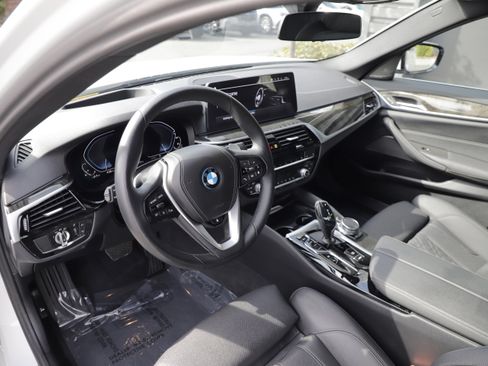 Used 2023 BMW 530e xDrive w/ Premium Package AWD/4WD image 18