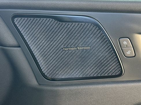 Certified 2023 Volvo XC60 T8 Plus AWD/4WD image 19