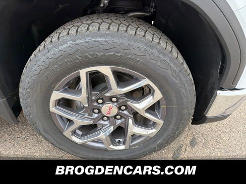 New 2026 GMC Sierra 1500 SLT image 10