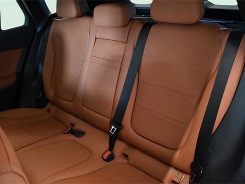 Used 2024 Mercedes-Benz GLC 300 4MATIC image 7