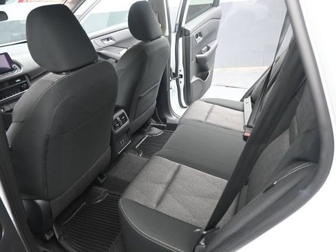 Used 2025 Nissan Rogue SV FWD image 15