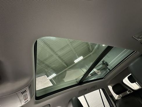 Used 2021 Volkswagen Tiguan SE image 30