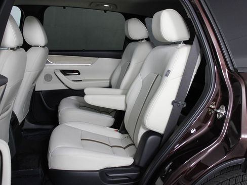 Used 2024 MAZDA CX-90 Plug-In Hybrid w/ Premium Plus image 32