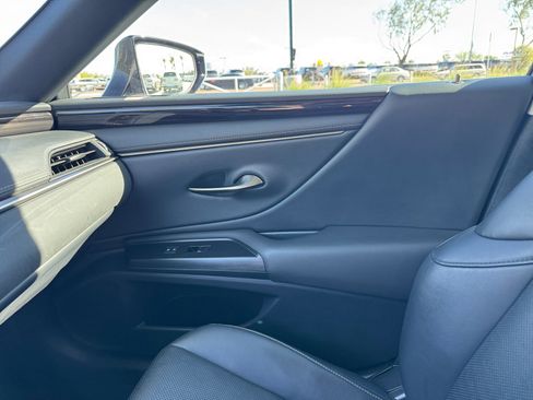 Used 2021 Lexus ES 300h w/ Premium Package image 13