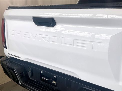 Used 2024 Chevrolet Colorado Z71 w/ Z71 Convenience Package 2 image 27
