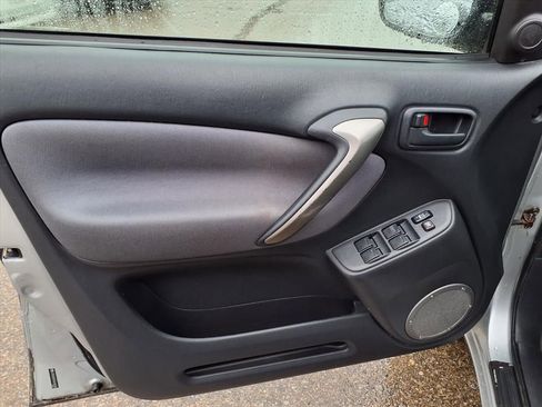 Used 2005 Toyota RAV4 4WD image 14