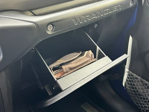 Used 2018 Jeep Wrangler Sport S image 33