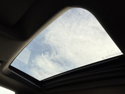 Used 2021 Chevrolet Silverado 1500 High Country w/ Technology Package image 21