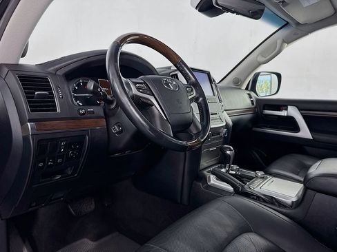 Used 2019 Toyota Land Cruiser image 12