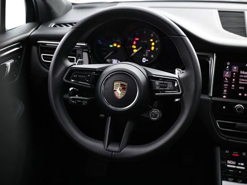 Certified 2026 Porsche Macan AWD/4WD image 30