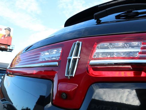 Used 2019 Lincoln MKT AWD image 13