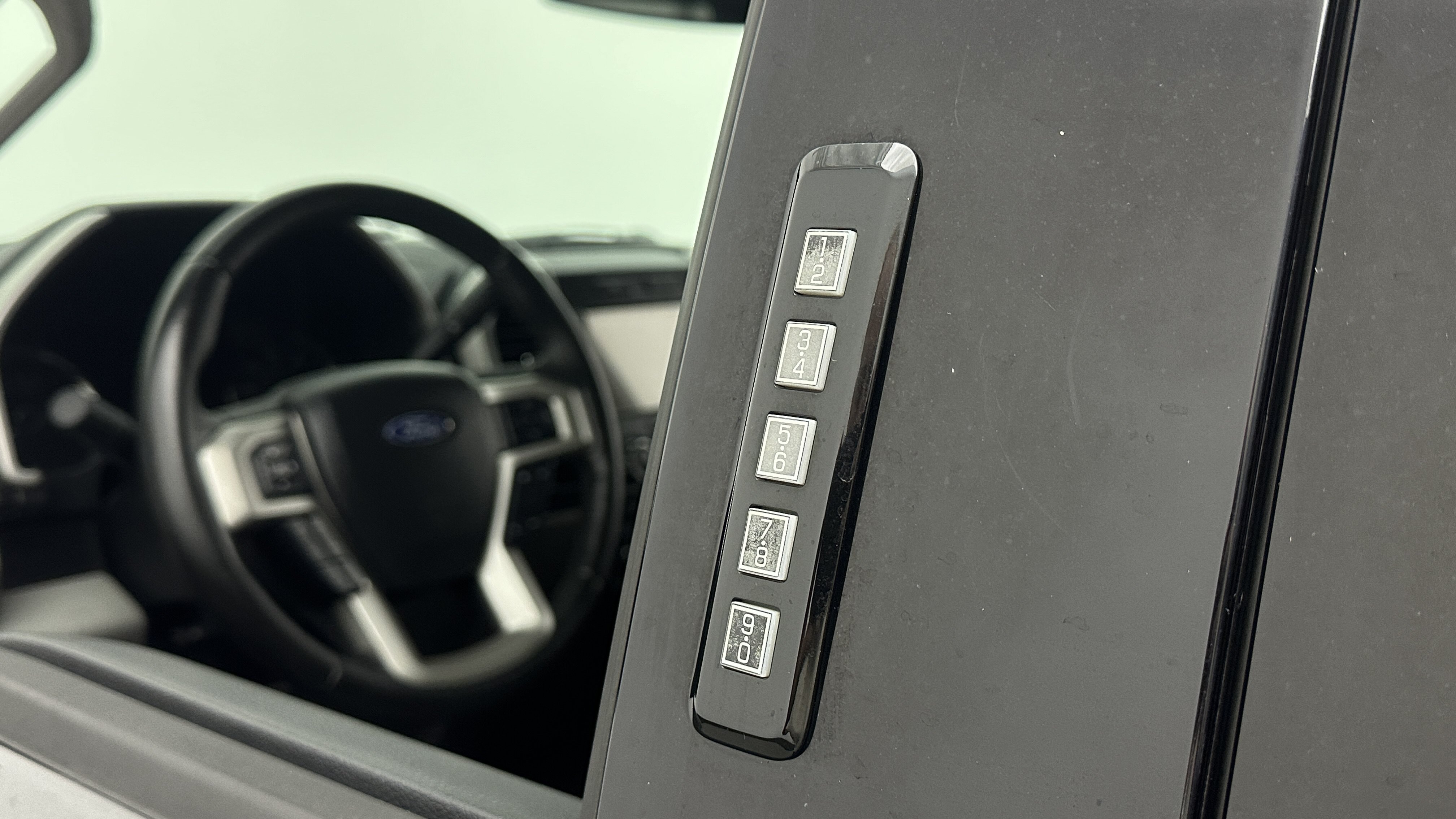 Used 2018 Ford F150 Lariat RWD image 10