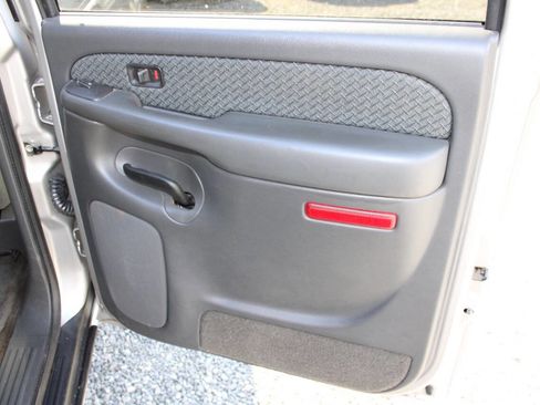 Used 2004 Chevrolet Avalanche 4x4 image 21